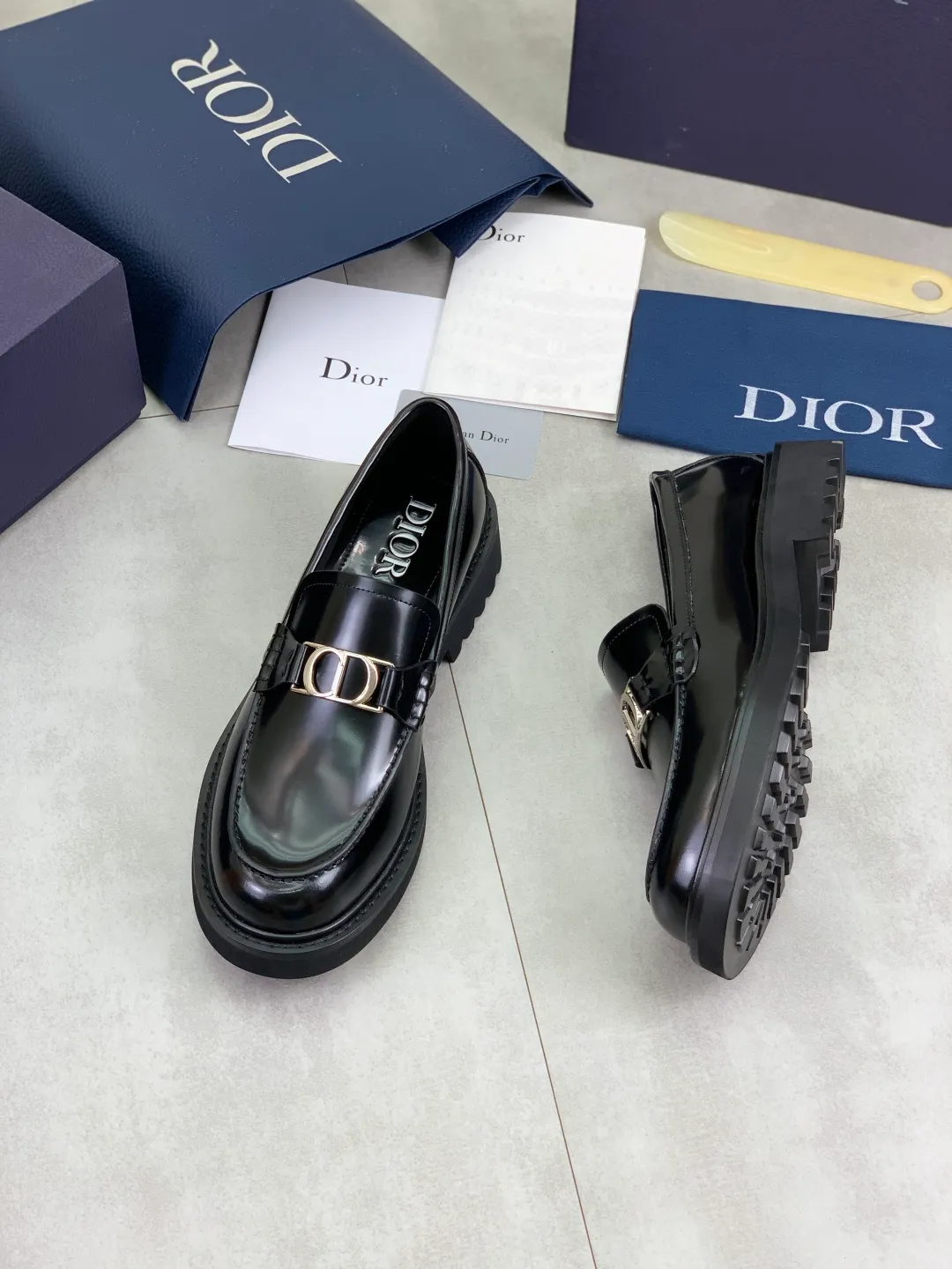 Men's shoes 💰P680 new model, high quality 💎💎💎 water-dyed cow lining, original quality Dior —🆘.Dior original purchase, high-end business leather shoes, fabric: imported from Italy open edge beaded cowhide material ➕ water-dyed cow lining / cowhide feet ➕ special original rubber outsole, fine workmanship, real thing ^_^ Photographed 🎬size: 39-44 (38 45 (customized)